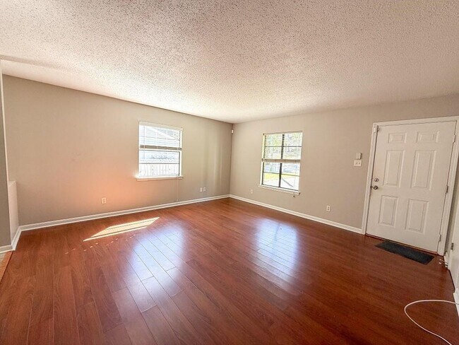 Foto del edificio - 817 Timbers Dr