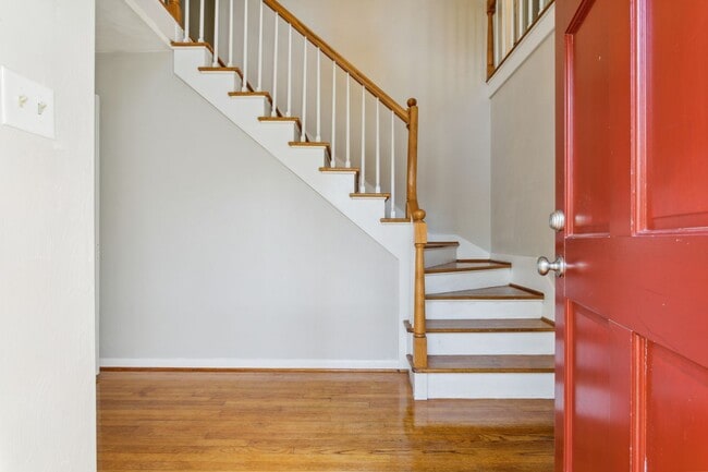 Building Photo - 212 Oxford Rd