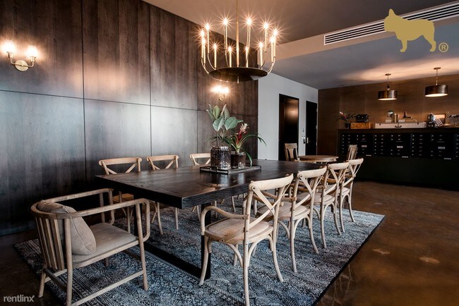 Foto del edificio - 668-676 N Kingsbury St