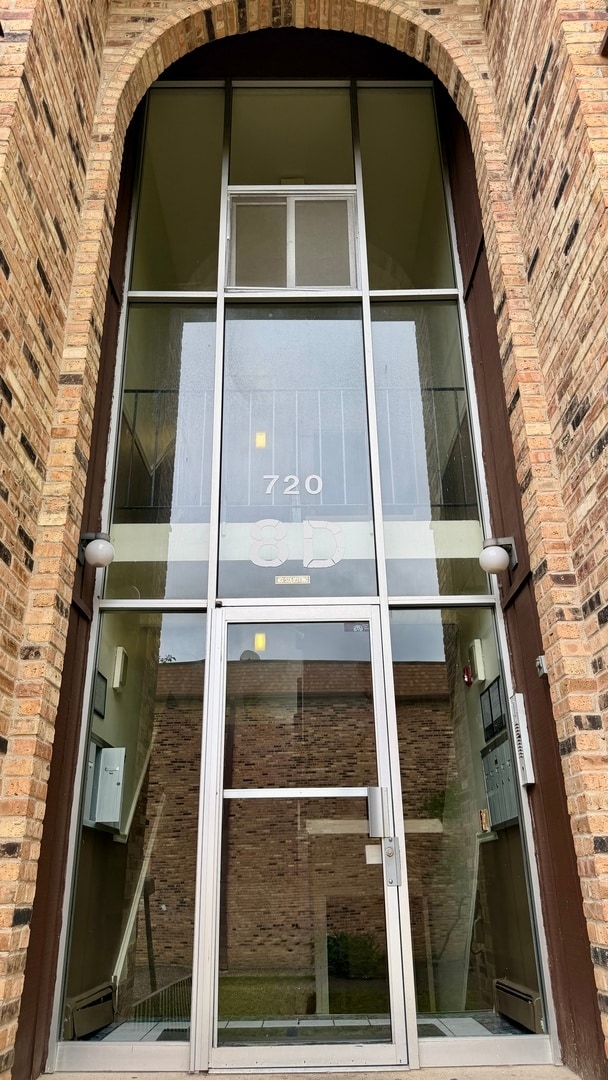 Building Photo - 720 Hill Dr