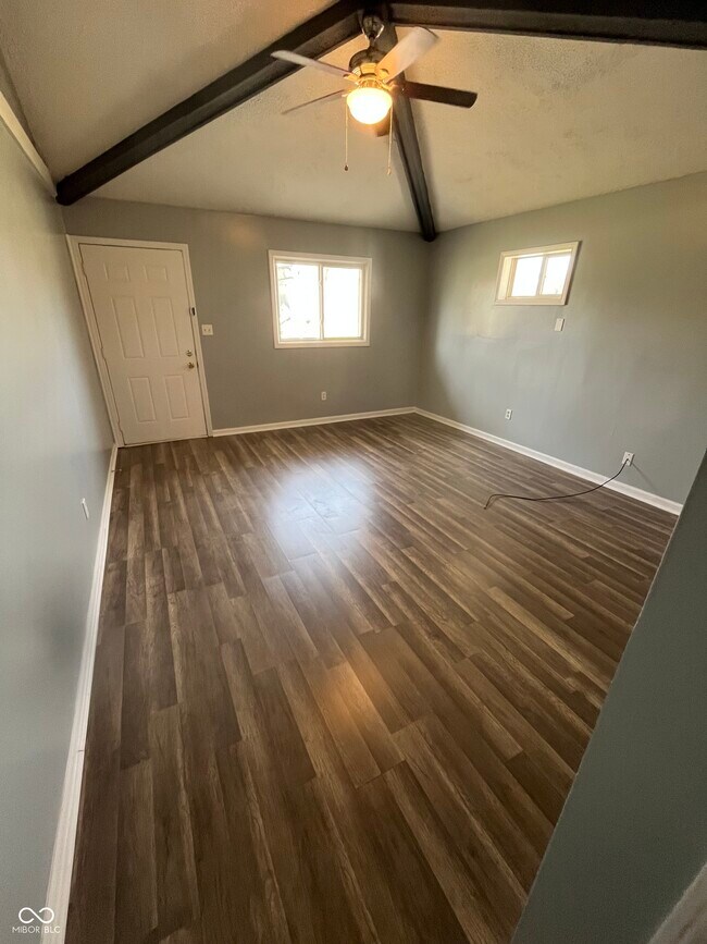 Foto del edificio - 8445 Bluff Rd