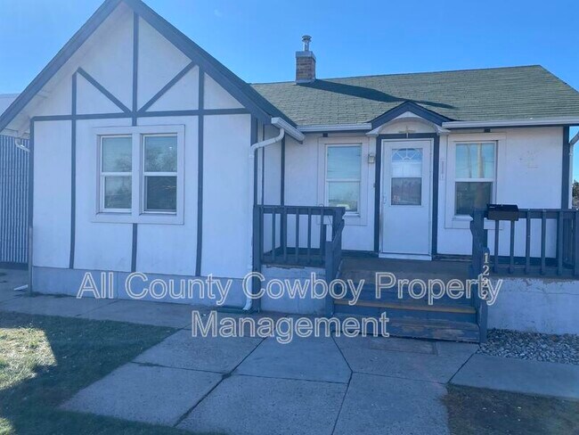 Foto del edificio - 1222 Logan Ave