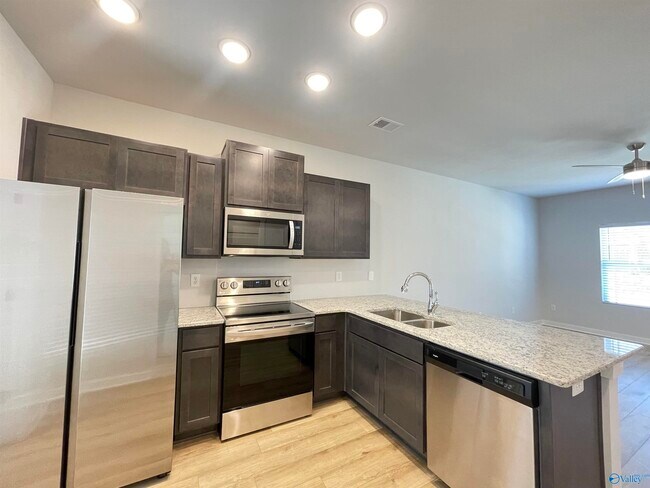 Foto del edificio - 422 Falls Pointe