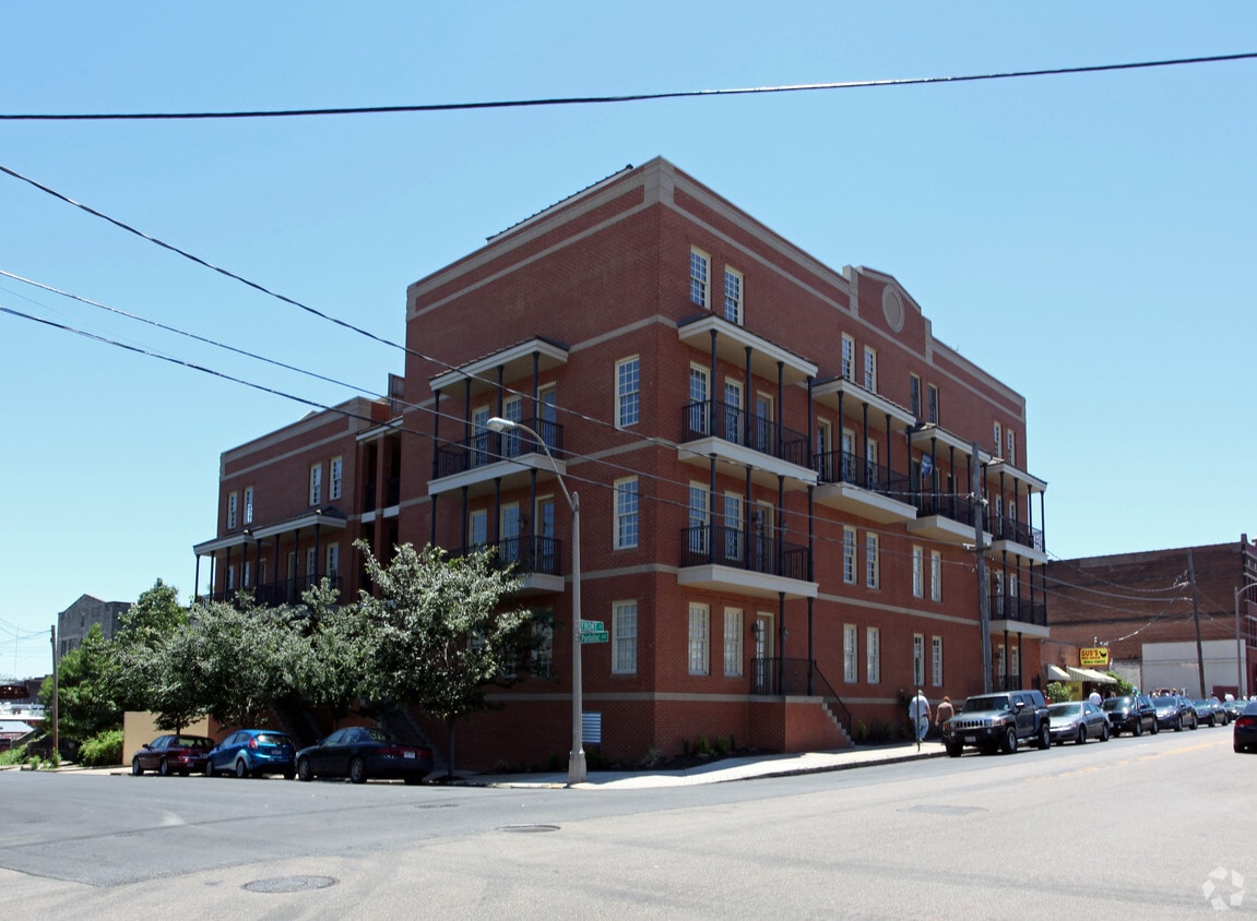 Primary Photo - River Crest Condominiums