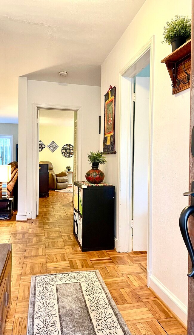 Building Photo - 3403 Coquelin Terrace