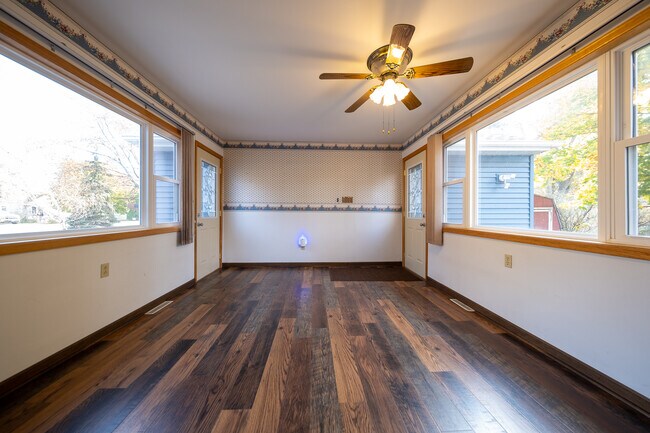 Foto del edificio - 9076 Jackson Ave