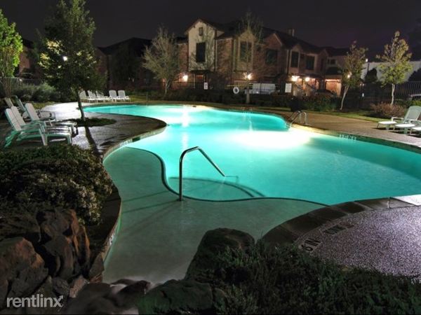 Building Photo - 6250 Rosewood Dr