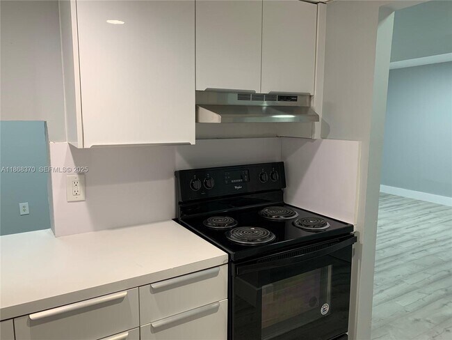 Foto del edificio - 301 NW 177th St