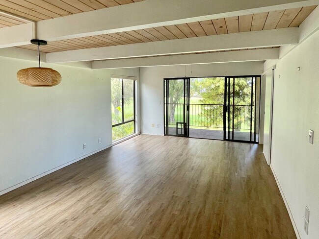 Building Photo - This lovely two bed, three bath condo at t...