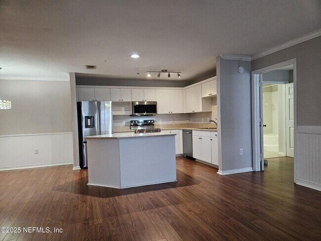 Foto del edificio - 3591 Kernan Blvd S