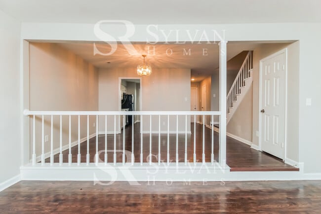 Building Photo - Spacious 2BR 2.5BA Home for You