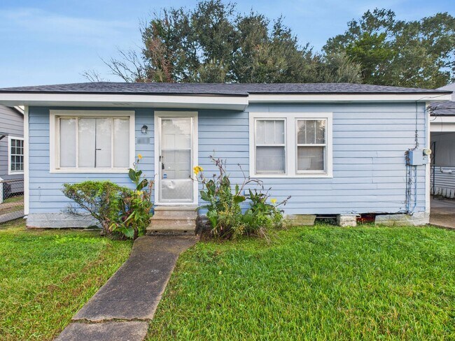 Building Photo - 2 bed, 1 bath available in Lafayette!