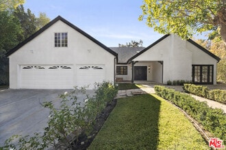 Building Photo - 3217 Hutton Dr