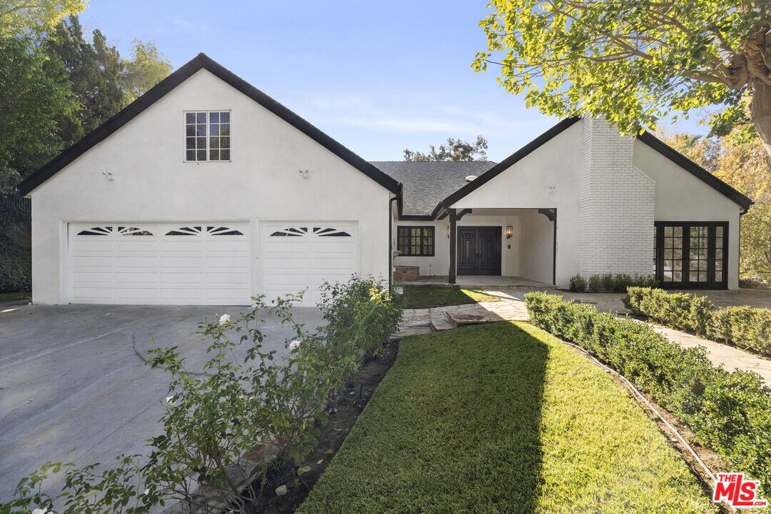 Foto principal - 3217 Hutton Dr
