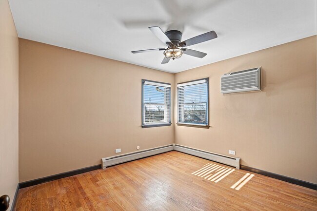 Foto del edificio - 2124 N Harlem Ave