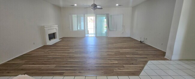 Foto del edificio - 74594 Moss Rose Dr