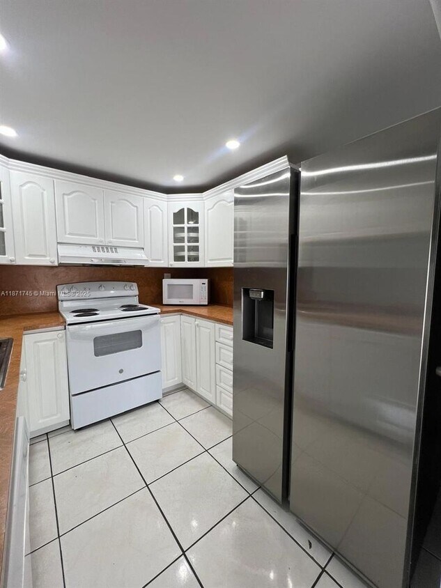 Primary Photo - 526 NW 99th Ct