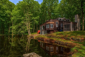 Building Photo - 860 Oakwood Rd