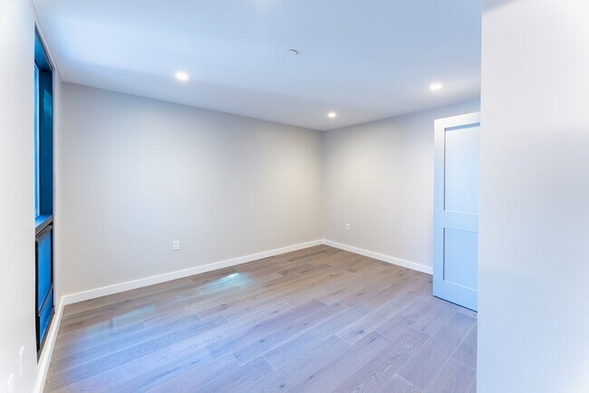 Building Photo - 266 Hanover St