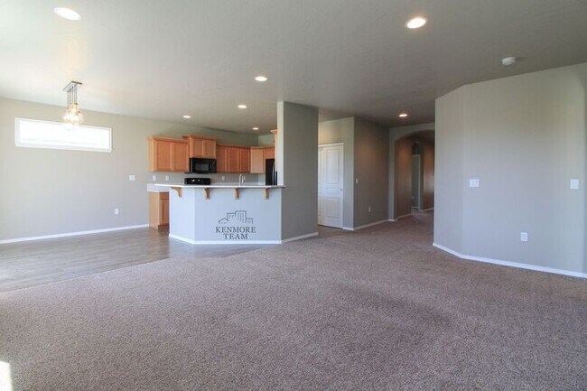 Building Photo - 661 Marysville Way