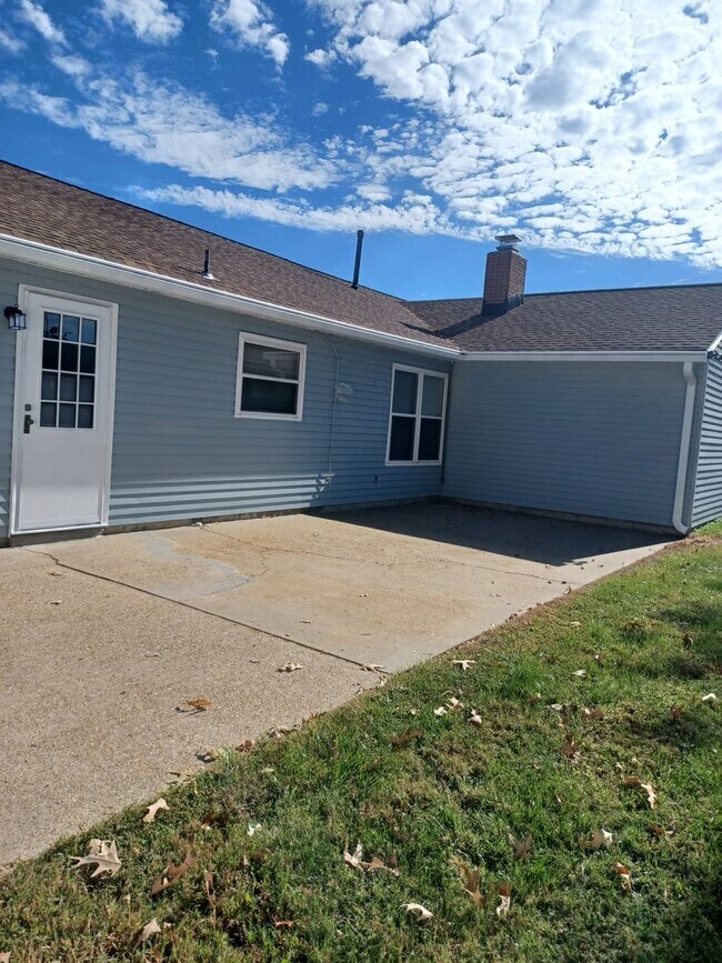 Building Photo - Welcome to this beautiful 4-bedroom, 2-bat...