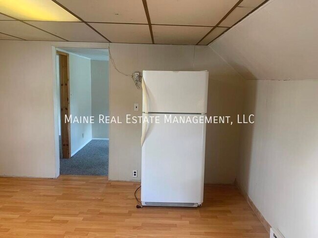 Building Photo - 589 Main St