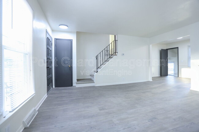 Building Photo - 5917 Fort St
