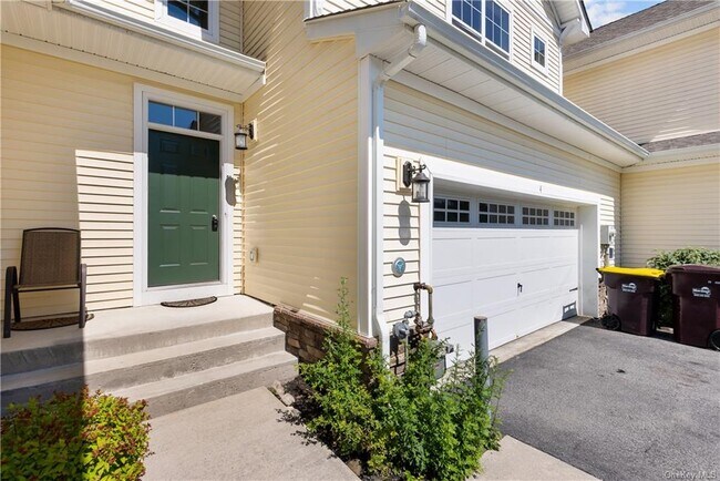 Building Photo - 4 Stonerose Ct