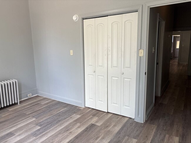 Building Photo - 1st Floor 2 Bedroom Apartment-York City SD