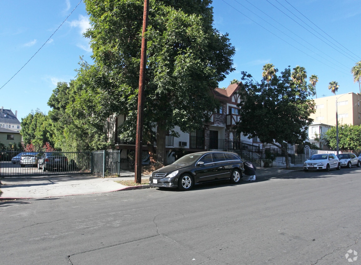 Building Photo - 1761 N Harvard Blvd