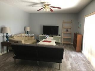 Foto del edificio - 6447 SE Windsong Ln