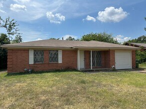 Building Photo - 1106 La Porte Dr