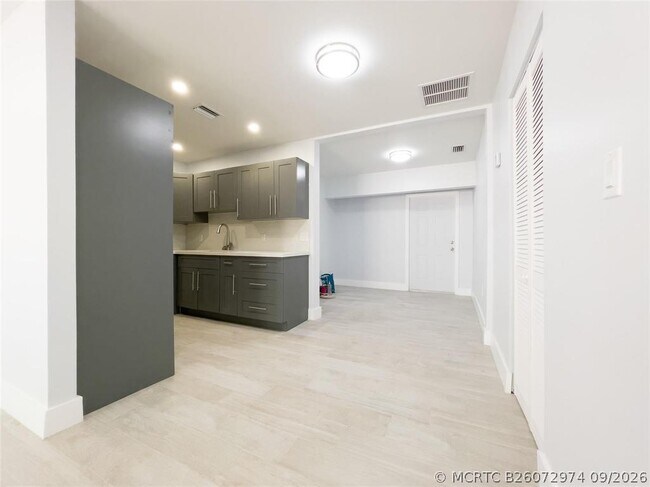 Foto del edificio - 831 SW 7th St