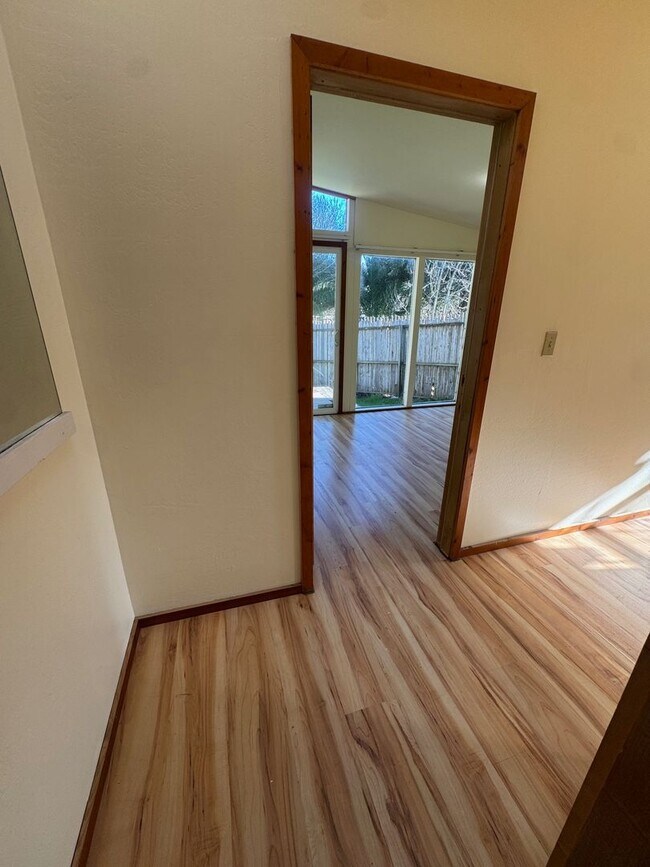 Foto del edificio - 3260 West End Rd