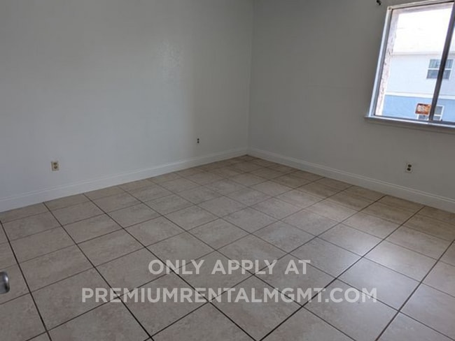 Foto del edificio - One Bedroom with balcony.