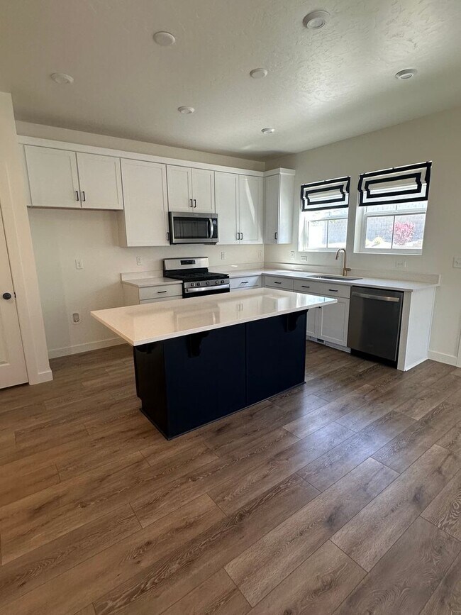 Foto del edificio - GORGEOUS EAGLE MOUNTAIN TOWNHOME!!!