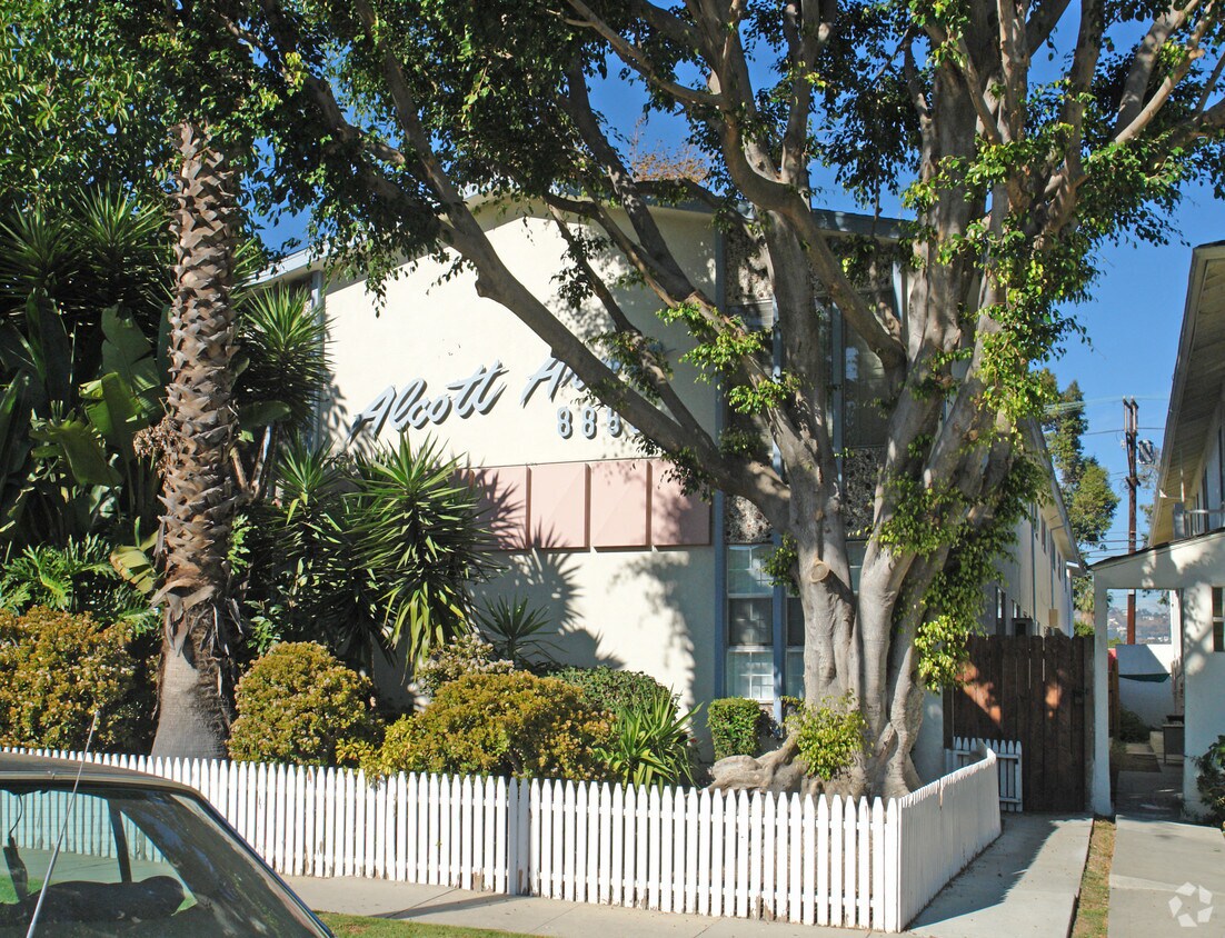 Primary Photo - 8853 Alcott St