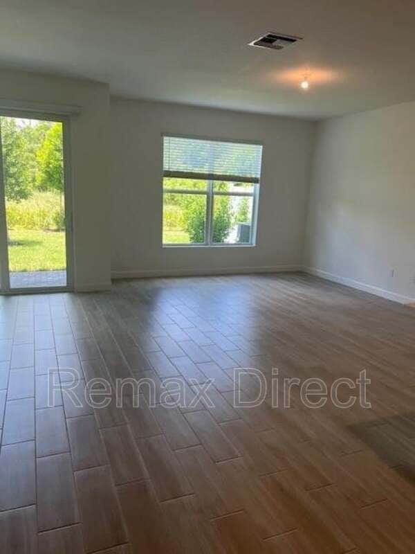 Building Photo - 4393 Hammock Grove Dr