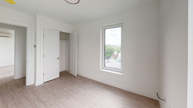 Building Photo - Pet Friendly Luxury Apt w Discounted FEE! ...