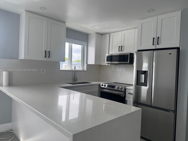 Building Photo - 6221 SW 131st Ct