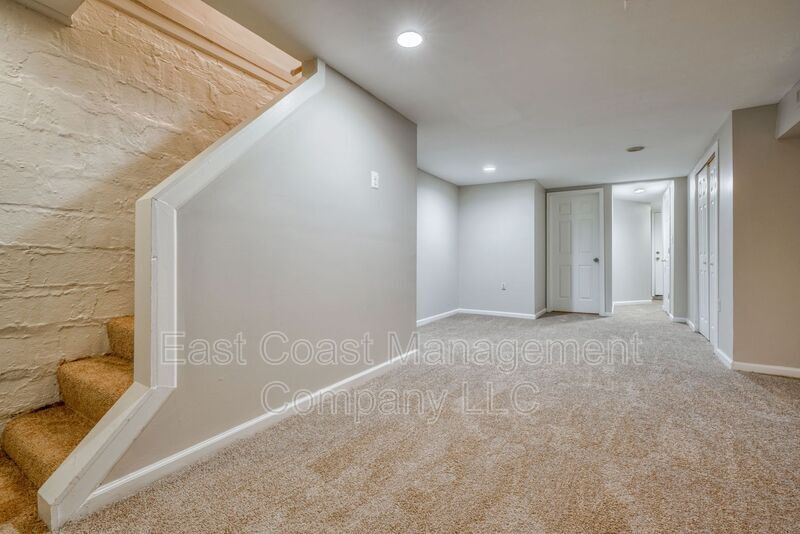 Primary Photo - 2756 Pelham Ave