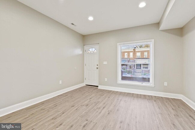 Building Photo - 5242 Linden Heights Ave