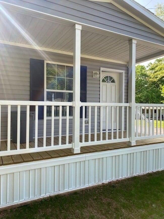 Building Photo - 551 Lauschtown Rd