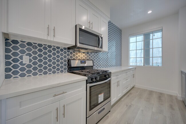 Building Photo - 9800 Vidor Dr
