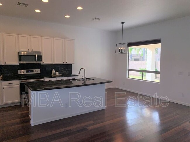 Foto del edificio - 16824 N 63rd St