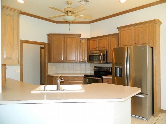 Building Photo - Fabulous 3 bed with office and safe room.