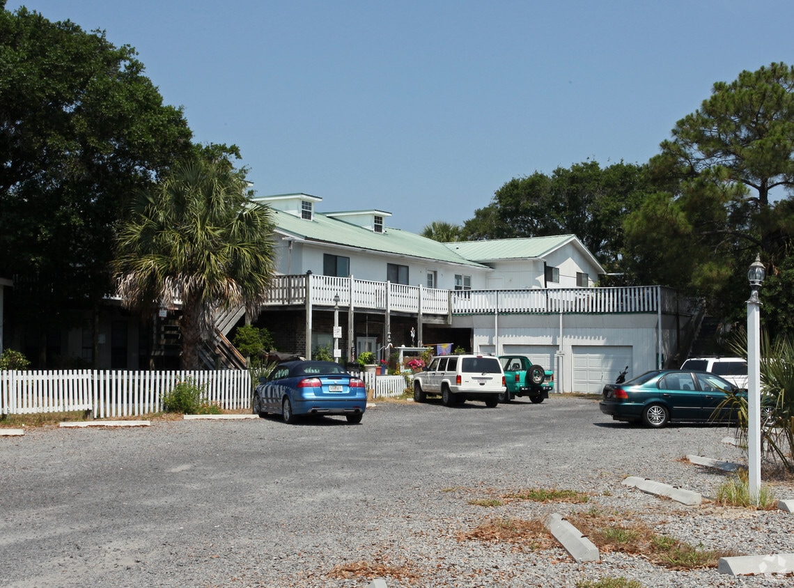 Primary Photo - Sandbar Apartments