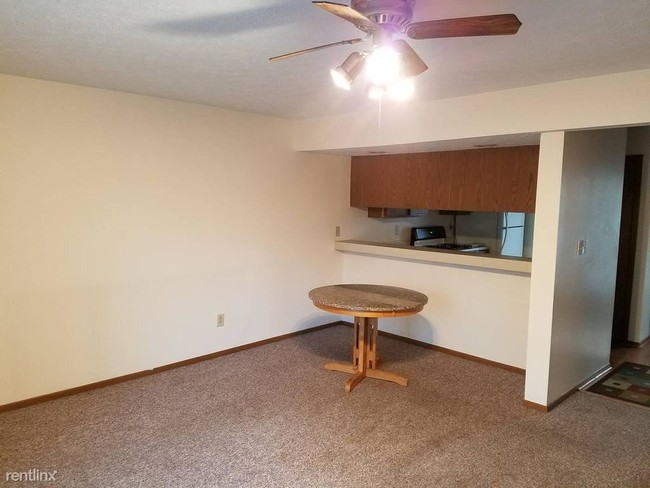 Building Photo - 2 br, 2.5 bath Townhome - 792 Crofton Cir
