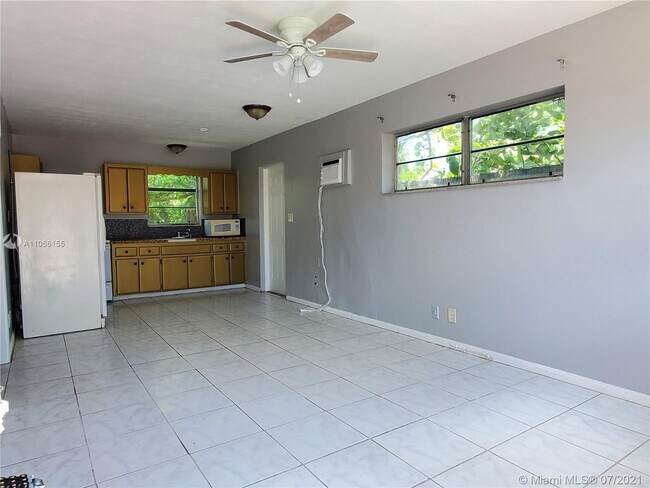 Building Photo - 1437 N Andrews Ave