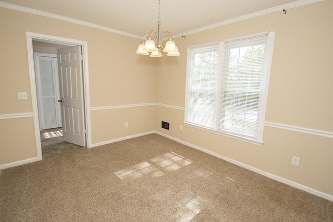 Building Photo - 114 Bowhill Ct
